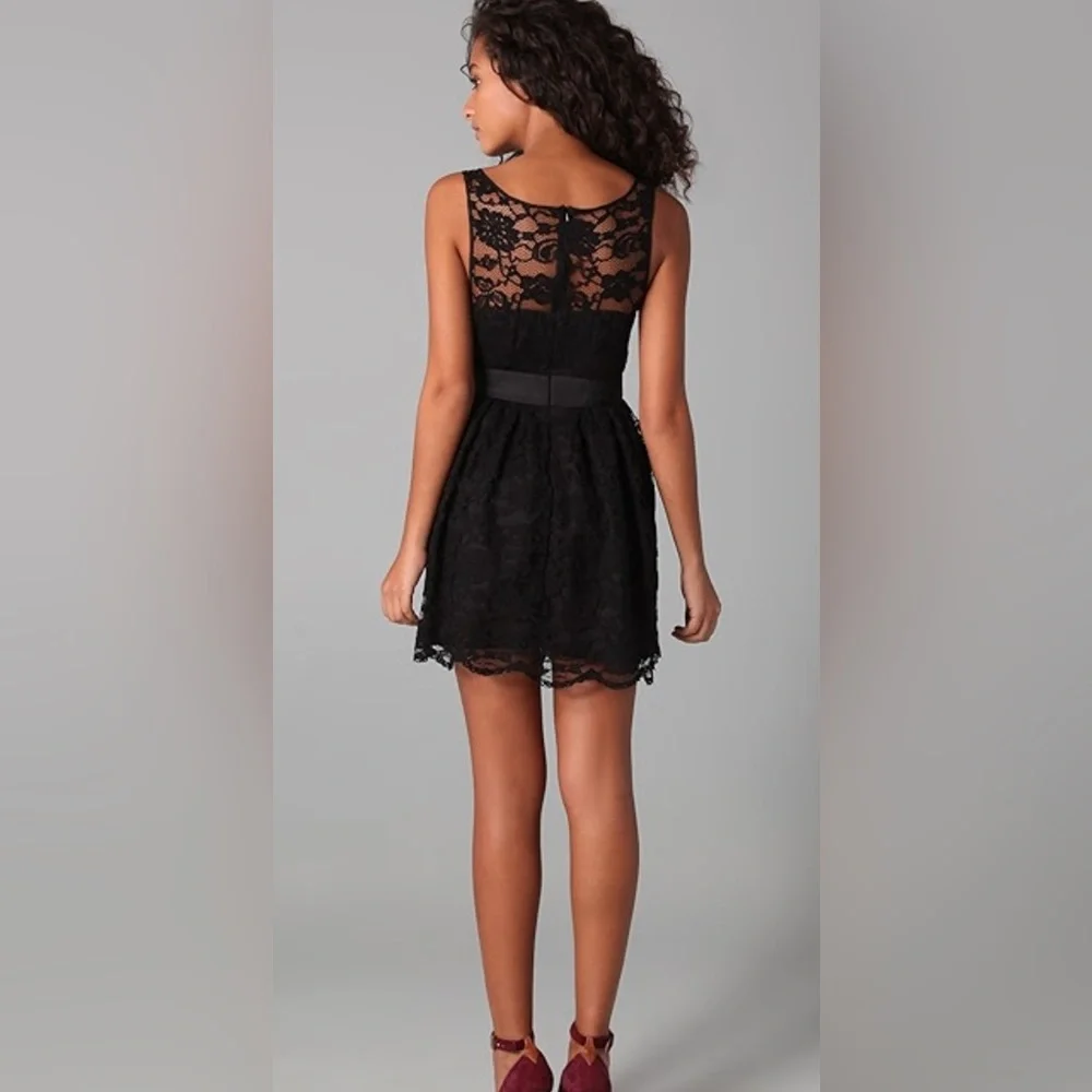 NWT BB Dakota Rylin Lace Dress, Sz 4 - Picture 3 of 16
